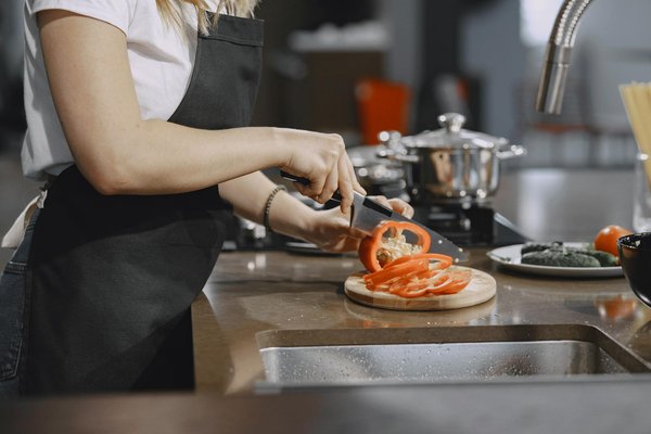 Quels sont les conseils pour réussir des macarons au chocolat croquants et fondants ?